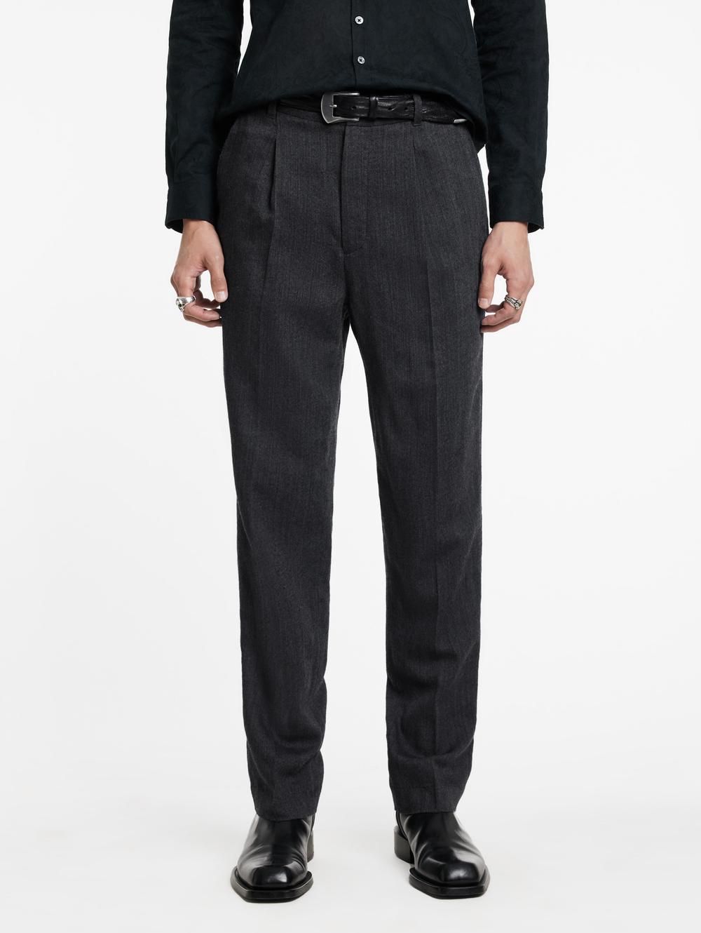 SLIM FIT PLEATED PANTS