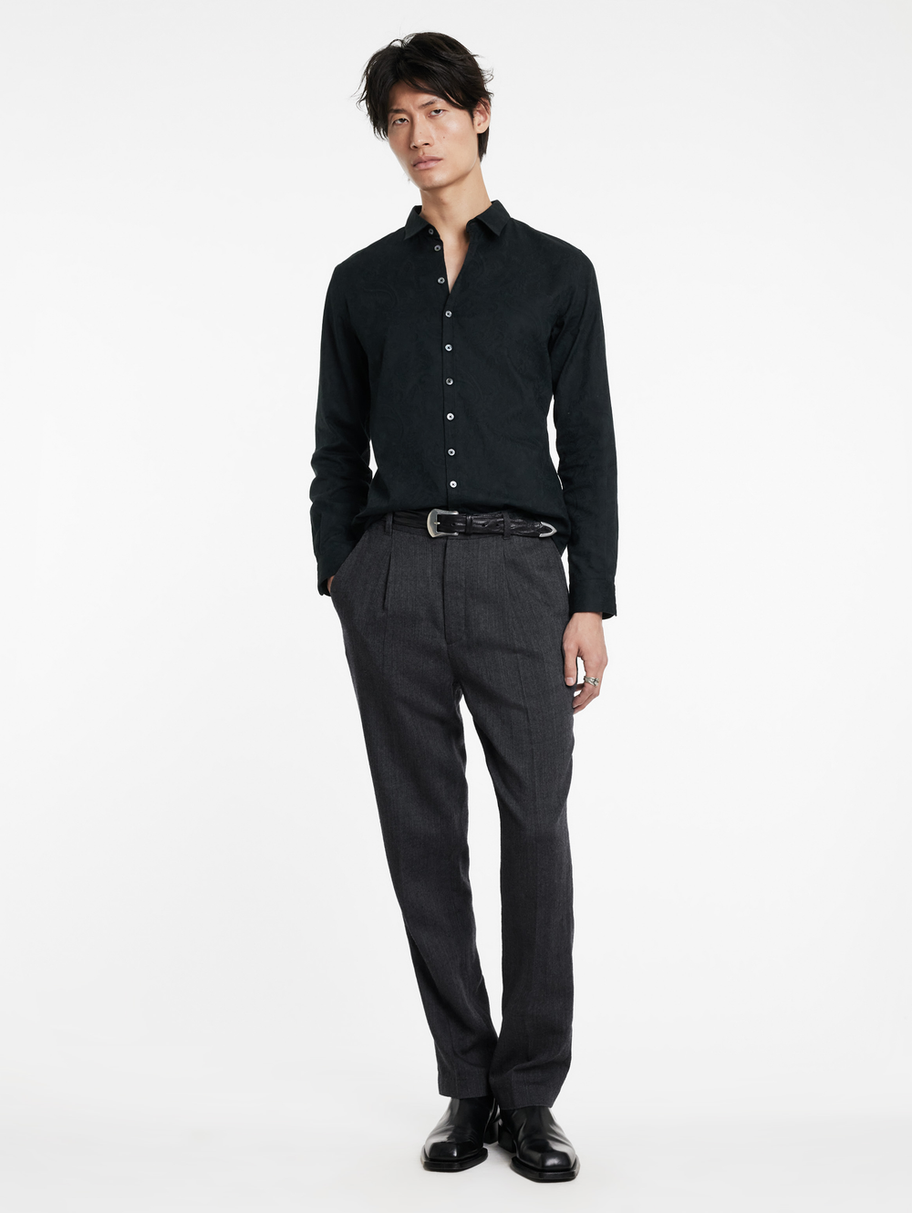 SLIM FIT PLEATED PANTS