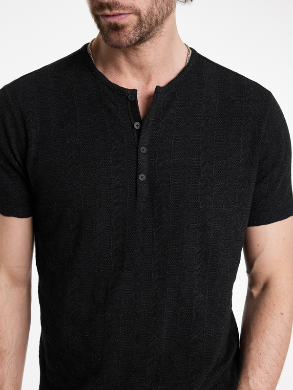 MADOC SS HENLEY IN TEXTURE JACQUARD