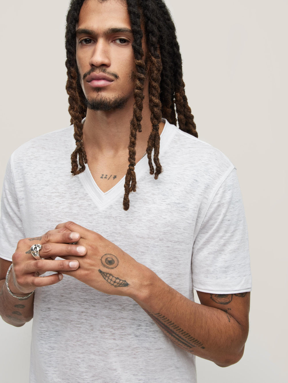 WOOSTER LINEN V-NECK