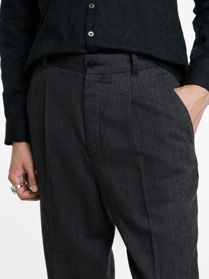 SLIM FIT PLEATED PANTS